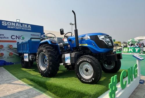 Sonalika Unveils CNG/CBG Tractor at Agrovision 2025