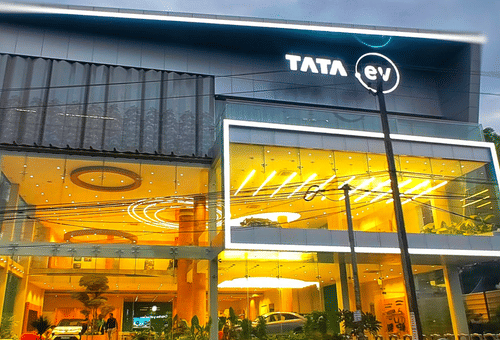 Tata Motors Domestic Sales Decline 2% Despite Overall Growth in August 2025