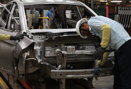 Tata Motors Studying CNG and Hybrid Options for Vehicles Above 4 Metres